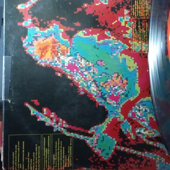 Vintage vinyl record Pat Travers "Radio Active" - Picture 2 of 3